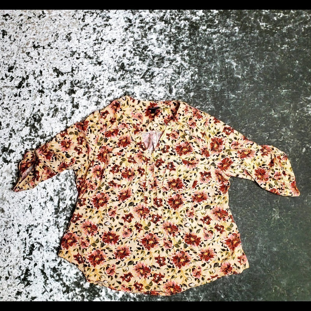 Torrid Flloral 3/4 Sleeve‎ Blouse